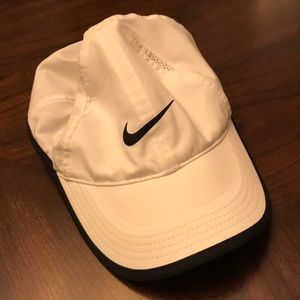 Women’s Nike active wear featherlight hat